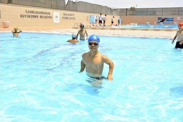 Engelliler İ&ccedil;in Y&uuml;zme Kursları Başladı 3