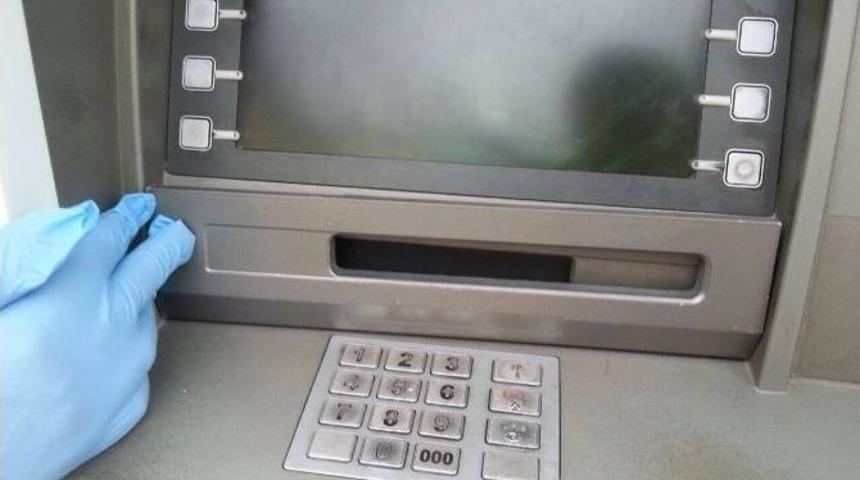 Rize&rsquo;de Atm &Uuml;zerinde &rsquo;papağan&rsquo; Bulundu