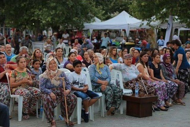 Selçuk’ta Şeftali Festivali Buruk Geçti