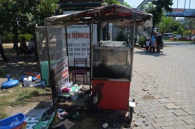 Zabıtaya Kızdı, Ekmek Teknesini Yaktı