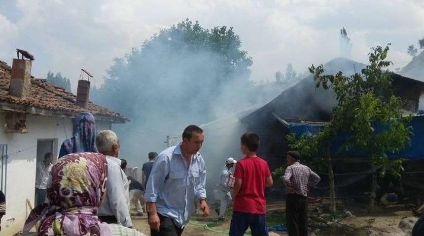 Pazarlar&rsquo;da Yangın