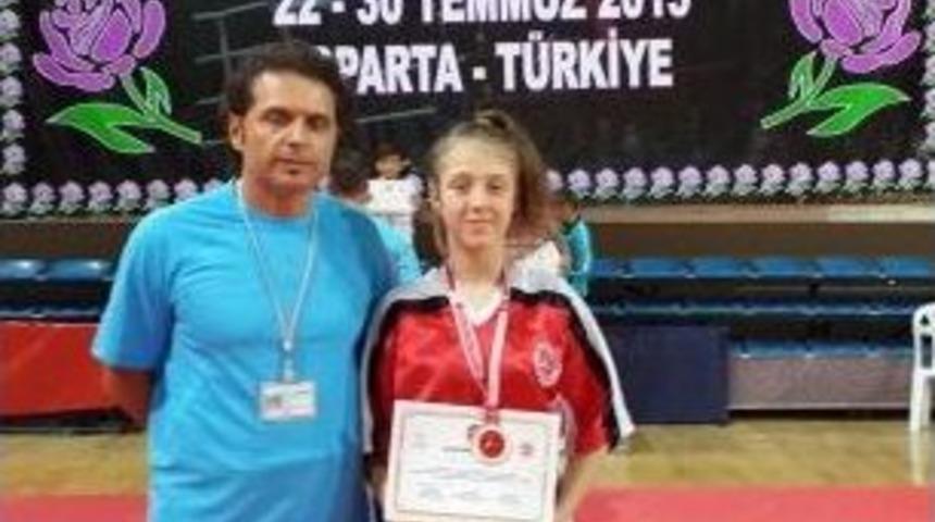 Kick Bokscular 8 Madalya İle D&ouml;nd&uuml;