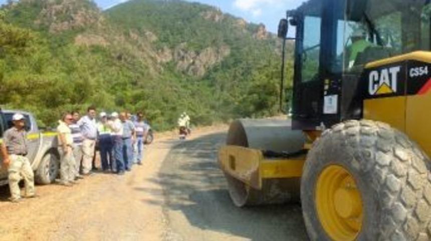 Asfalt &Ccedil;alışmaları S&uuml;r&uuml;yor