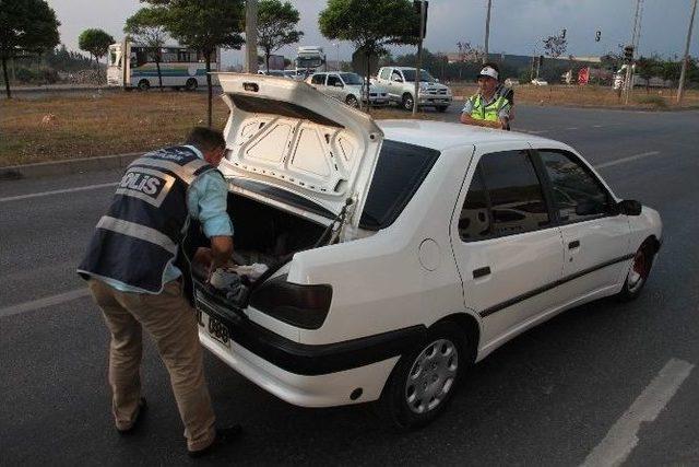 Polis, Bomba Yüklü Araç İhbarı Üzerine Kırmızı Alarm Verdi