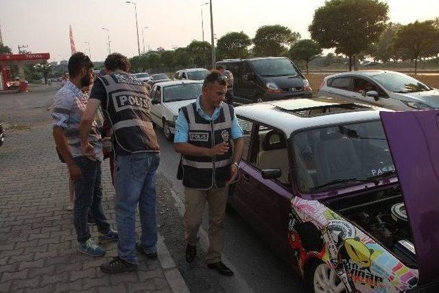 Polis, Bomba Yüklü Araç İhbarı Üzerine Kırmızı Alarm Verdi