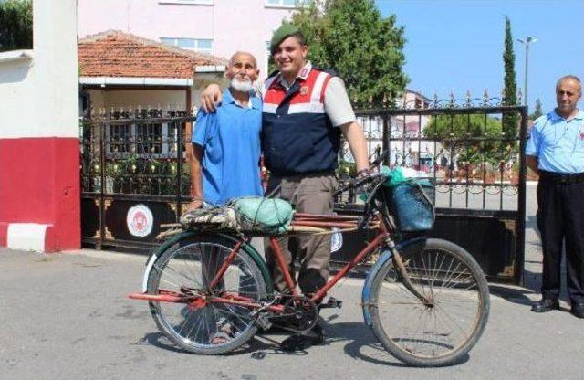 76 Yaşındaki Dede Asker Torununu Görmek Için Bisikletle İzmir’Den Ordu’Ya Geldi