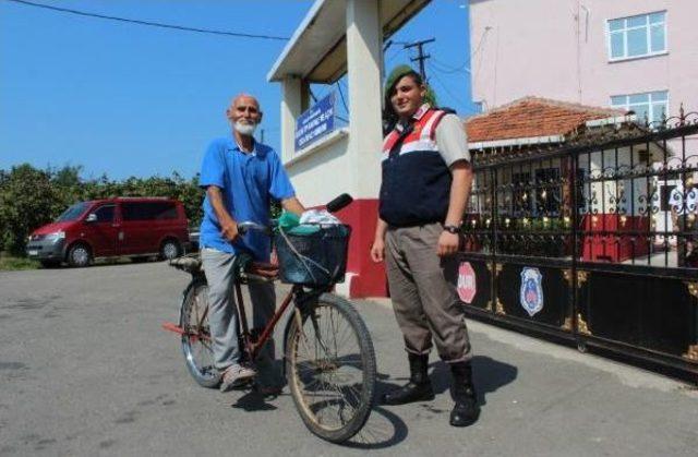 76 Yaşındaki Dede Asker Torununu Görmek Için Bisikletle İzmir’Den Ordu’Ya Geldi