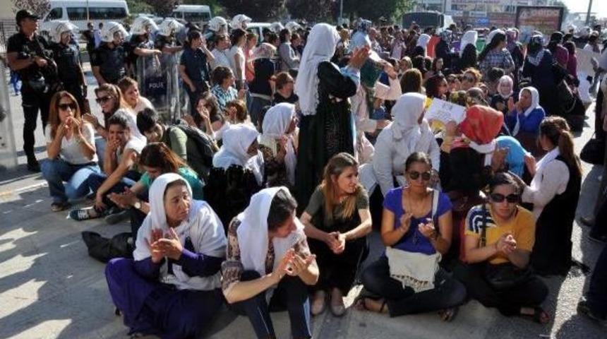 Van'da Kadınlardan Operasyonlar Dursun Eylemi