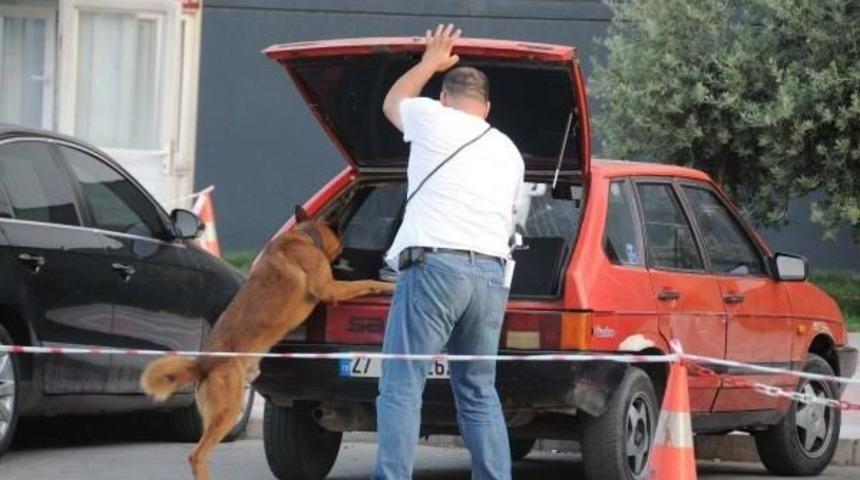 Otomobil Bagajındaki Valizlerde Bomba Paniği