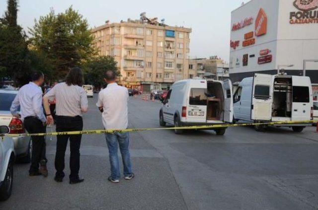 Otomobil Bagajındaki Valizlerde Bomba Paniği