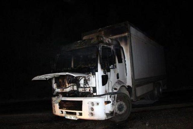 Pkk, Nusaybin de 1 Tır Ile 1 Kamyonu Yaktı 3