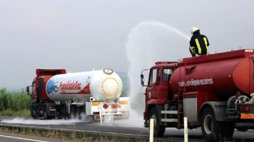 Gaz Ka&ccedil;ıran Lpg Y&uuml;kl&uuml; Tanker Paniğe Neden Oldu