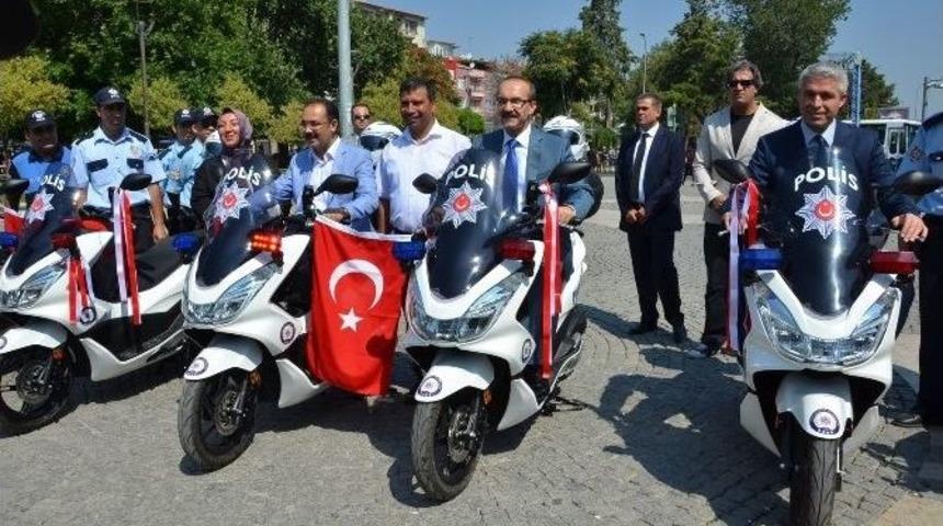 Uşak Emniyet M&uuml;d&uuml;rl&uuml;ğ&uuml;ne 13 Yeni Ara&ccedil; Tahsis Edildi