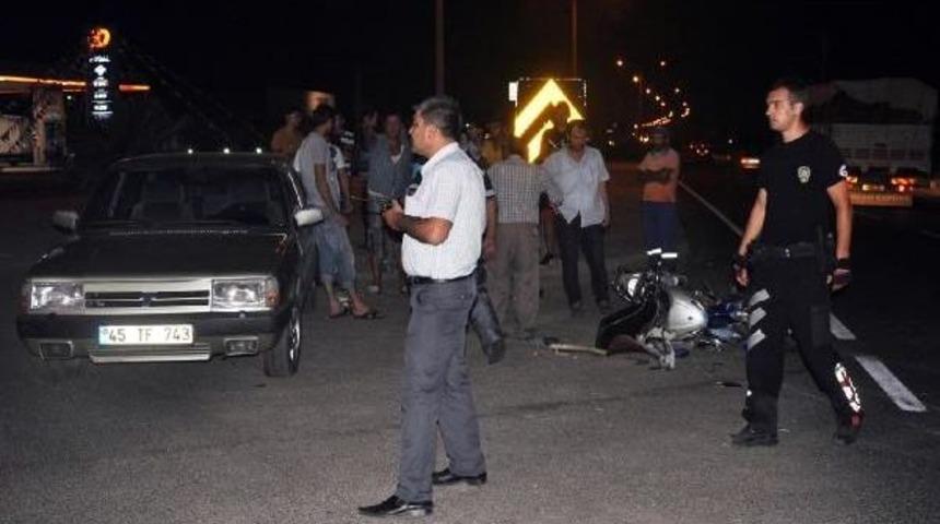 Otomobil Motosikletle &Ccedil;arpıştı: 2 Yaralı