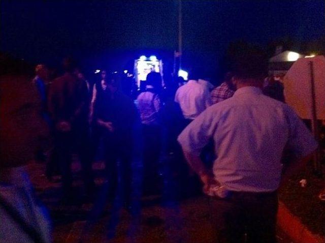 Otomobil Yolcu Otob&uuml;s&uuml;ne &Ccedil;arptı: 8 Yaralı 2