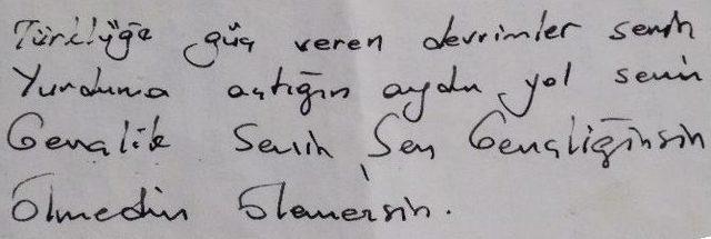 Atat&uuml;rk &Ouml;lmedi Şarkı S&ouml;z&uuml; Notlu Ş&uuml;pheli &Ccedil;anta 1