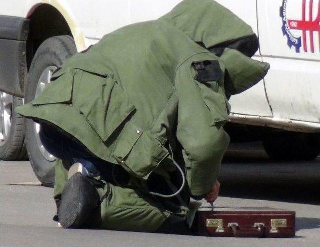 Atat&uuml;rk &Ouml;lmedi Şarkı S&ouml;z&uuml; Notlu Ş&uuml;pheli &Ccedil;anta 2