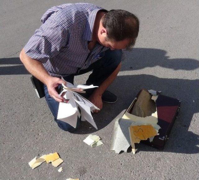 Atat&uuml;rk &Ouml;lmedi Şarkı S&ouml;z&uuml; Notlu Ş&uuml;pheli &Ccedil;anta 3