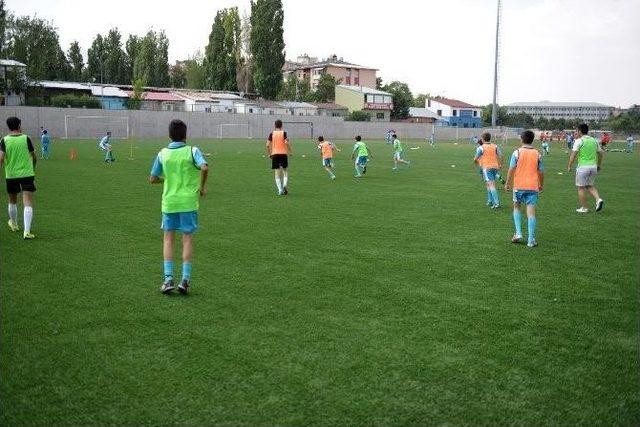 Yakutiye&rsquo;nin &Ccedil;ocuklarından Futbola Yoğun İlgi 1