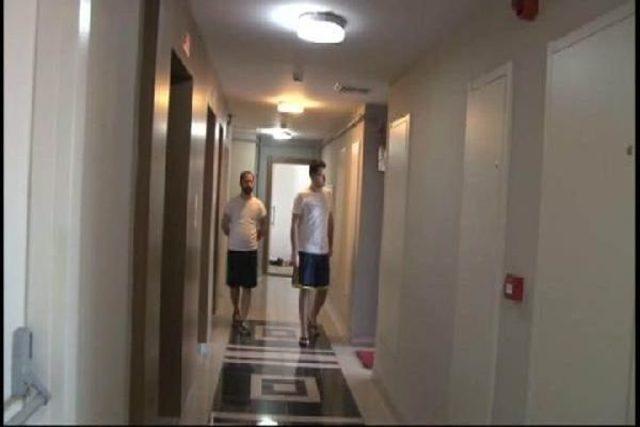 22 Katlı Rezidansta 8 Daireyi Soyan Ş&uuml;pheliler Kamerada 2