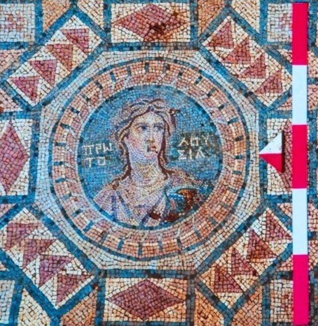 Silifke&rsquo;de 1800 Yıllık Mozaik Bulundu 1