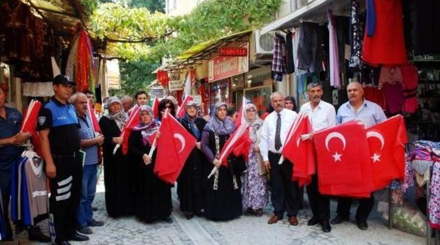 Kırıkkale'de Şehit Ailelerinden Bayrak Asma Kampanyası