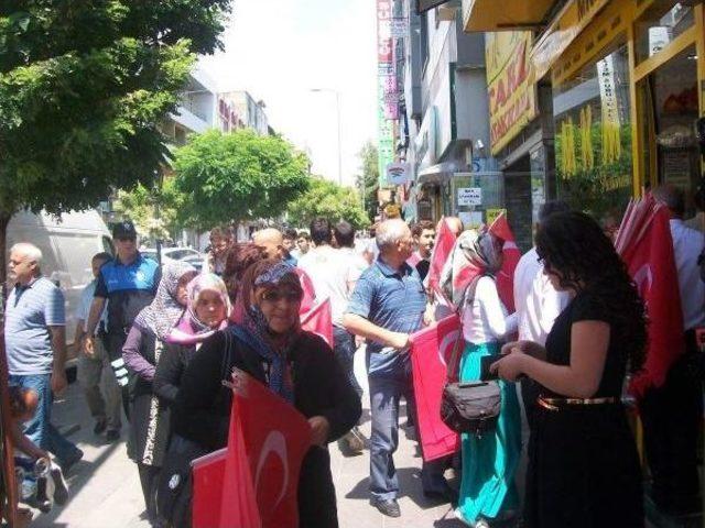 Kırıkkale'de Şehit Ailelerinden Bayrak Asma Kampanyası