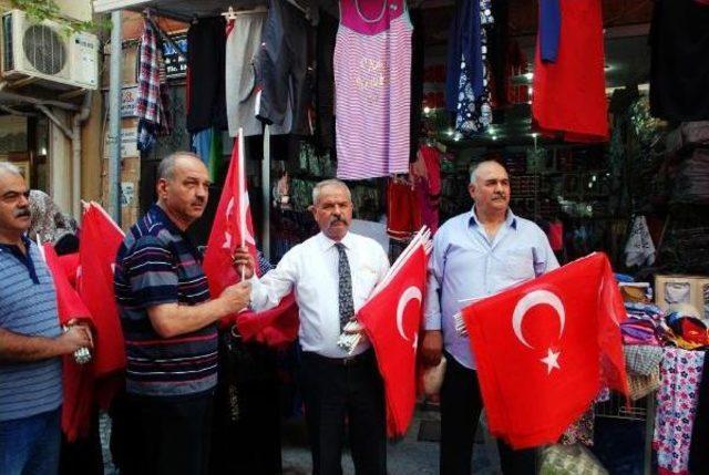 Kırıkkale'de Şehit Ailelerinden Bayrak Asma Kampanyası