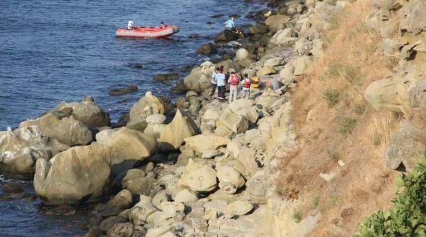 U&ccedil;urumdan Kayalıklara D&uuml;ş&uuml;p &Ouml;ld&uuml;