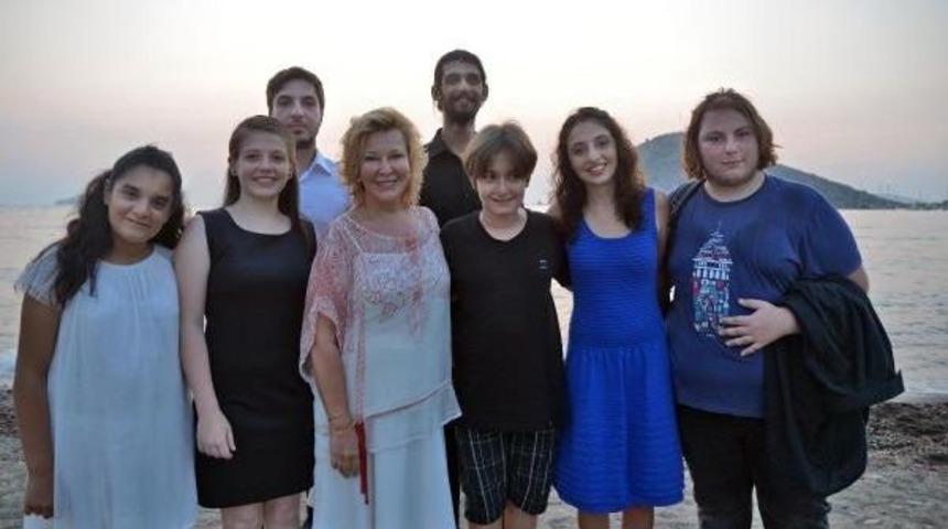 G&uuml;m&uuml;şl&uuml;k'te Gen&ccedil; Piyanistlerin Resitali