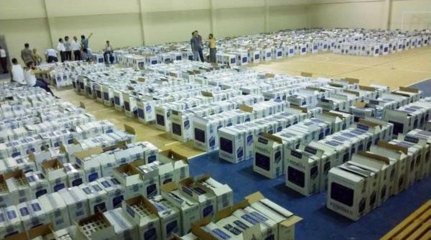 Bir Spor Salonu Dolusu Ka&ccedil;ak Sigara Ele Ge&ccedil;irildi