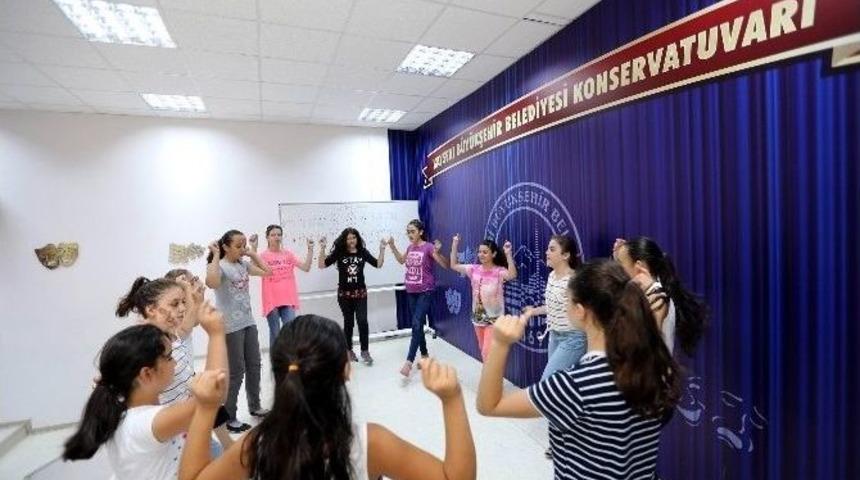 B&uuml;y&uuml;kşehir Belediye Konservatuarı Yaz Kursları Devam Ediyor