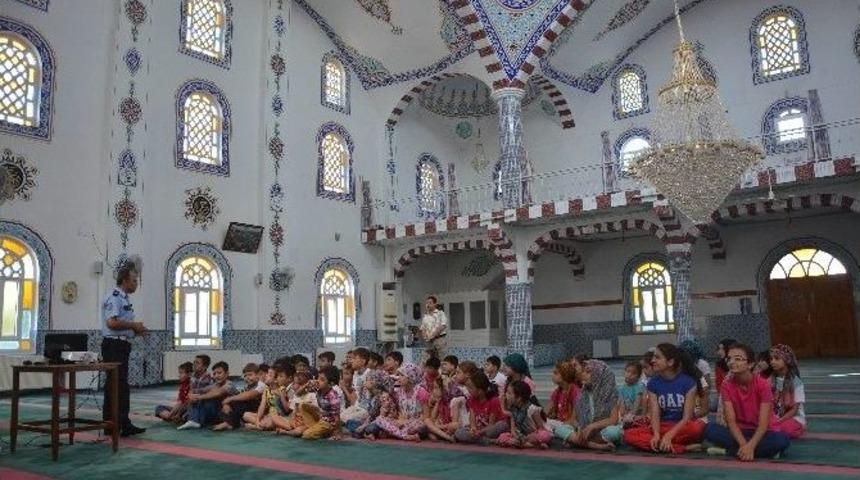 Kuran Kursu &Ouml;ğrencilerine Trafik Eğitimi