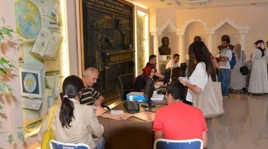 Sel&ccedil;uk&rsquo;a 20 Bin 215 Yeni &Ouml;ğrenci Katılıyor