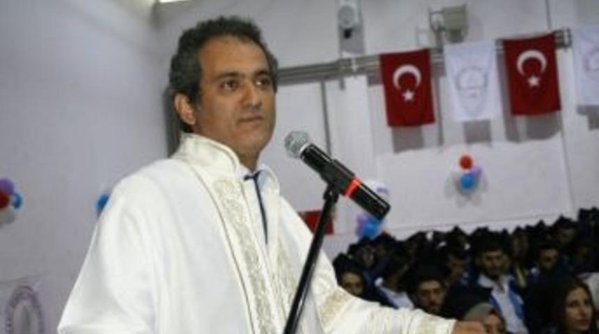 Rekt&ouml;r &Ouml;zer &Uuml;niversitelerarası Kurul Başkanı Oldu