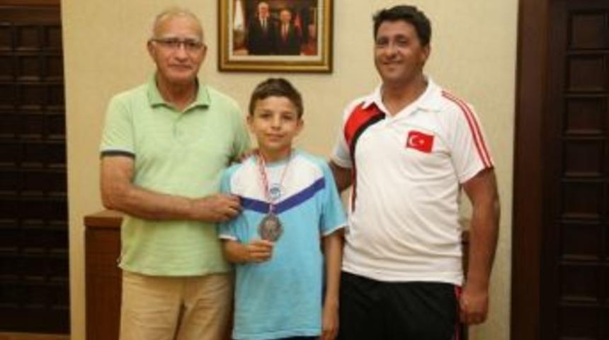 T&uuml;rkiye 2&rsquo;ncisi Taekwondocu Odunpazarı&rsquo;ndan