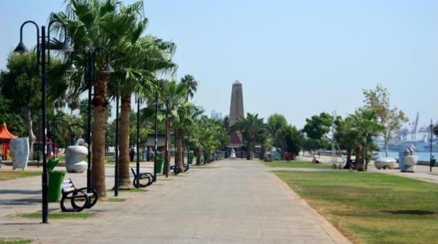Mersin'in Sıcağı  Parkları Boşalttı