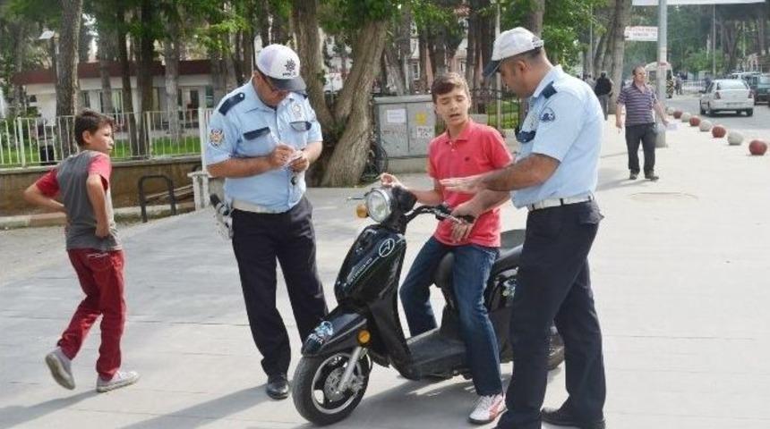 Kula&rsquo;da Emniyetten Kask Uygulaması