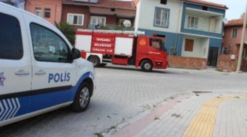 Evde &Ccedil;ıkan Yangın Kısa S&uuml;rede S&ouml;nd&uuml;r&uuml;ld&uuml;
