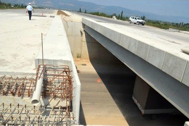 Bursa&rsquo;da Kamyonet K&ouml;pr&uuml;den U&ccedil;tu: 1 Yaralı 1