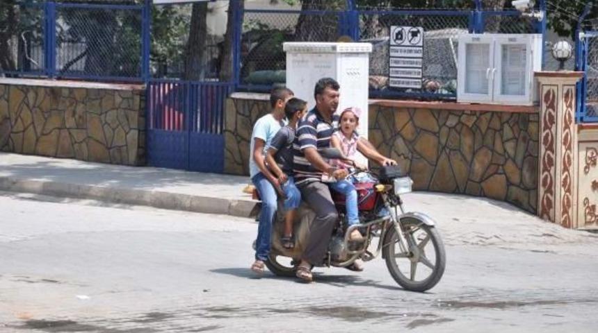 İslahiye'de Motosikletlerde Tehlikeli Yolculuk