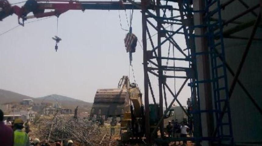 Viyad&uuml;k Inşaatında Iskele &Ccedil;&ouml;kt&uuml; 3 Iş&ccedil;i Harcın Altında Kaldı (2)