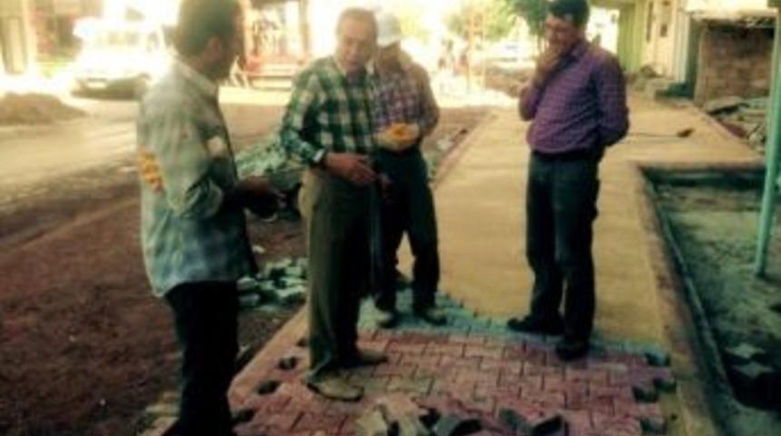 Başkan &Ouml;zdemir, Kaldırım &Ccedil;alışmalarını İnceledi