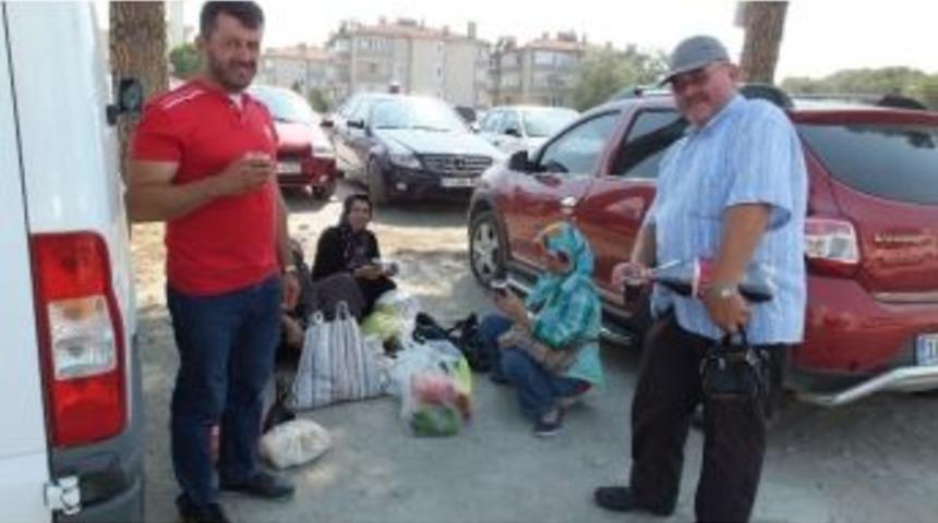 Burhaniye&rsquo;de Otopark&ccedil;ıdan Soğuk İ&ccedil;ecek İkramı