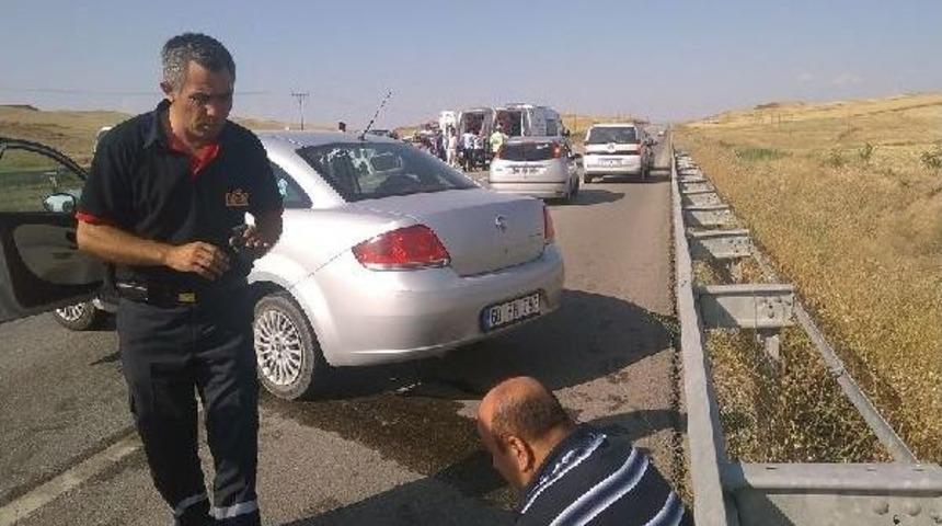 Otomobille Hafif Ticari Ara&ccedil; &Ccedil;arpıştı; 1 Bebek &Ouml;ld&uuml;, 9 Yaralı