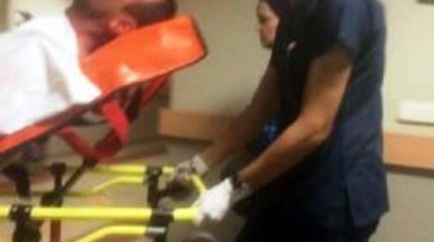 Hastane Basıp Acil Servis Doktorunu D&ouml;vd&uuml;ler