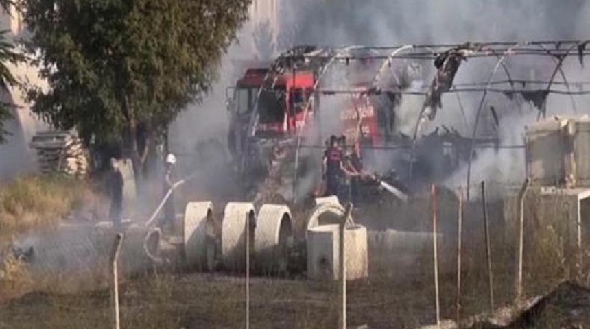 Ot Yangını Inşaat Şantiye Alanına Sıçradı