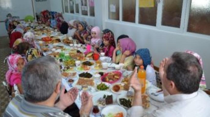 Müftü Öztürk, Yaz Kur’an Kursu Öğrencileri İle Bir Araya Geldi.