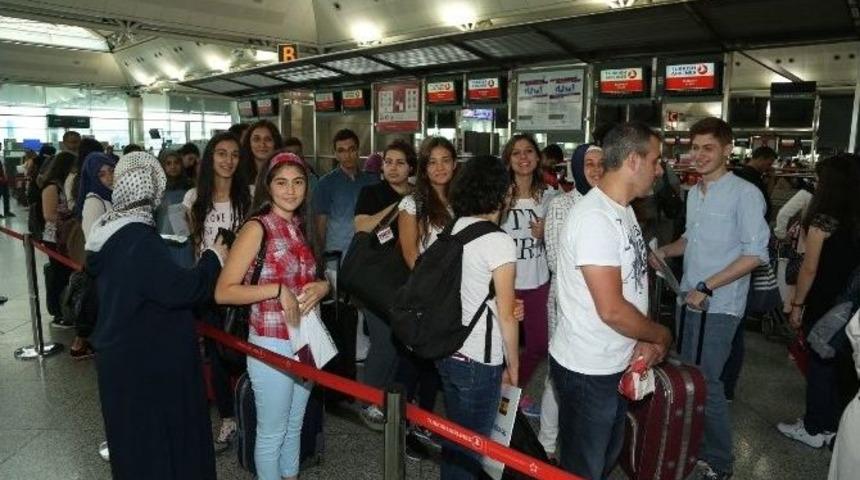 Ey&uuml;pl&uuml; Gen&ccedil;ler İspanya&rsquo;ya Uğurlandı