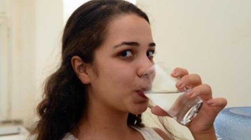 'soğuk Ve Buzlu I&ccedil;ecekler Mide Kramplarına Neden Olabilir'